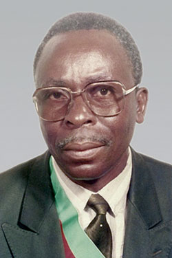 ANGOULA MEZILI Robert